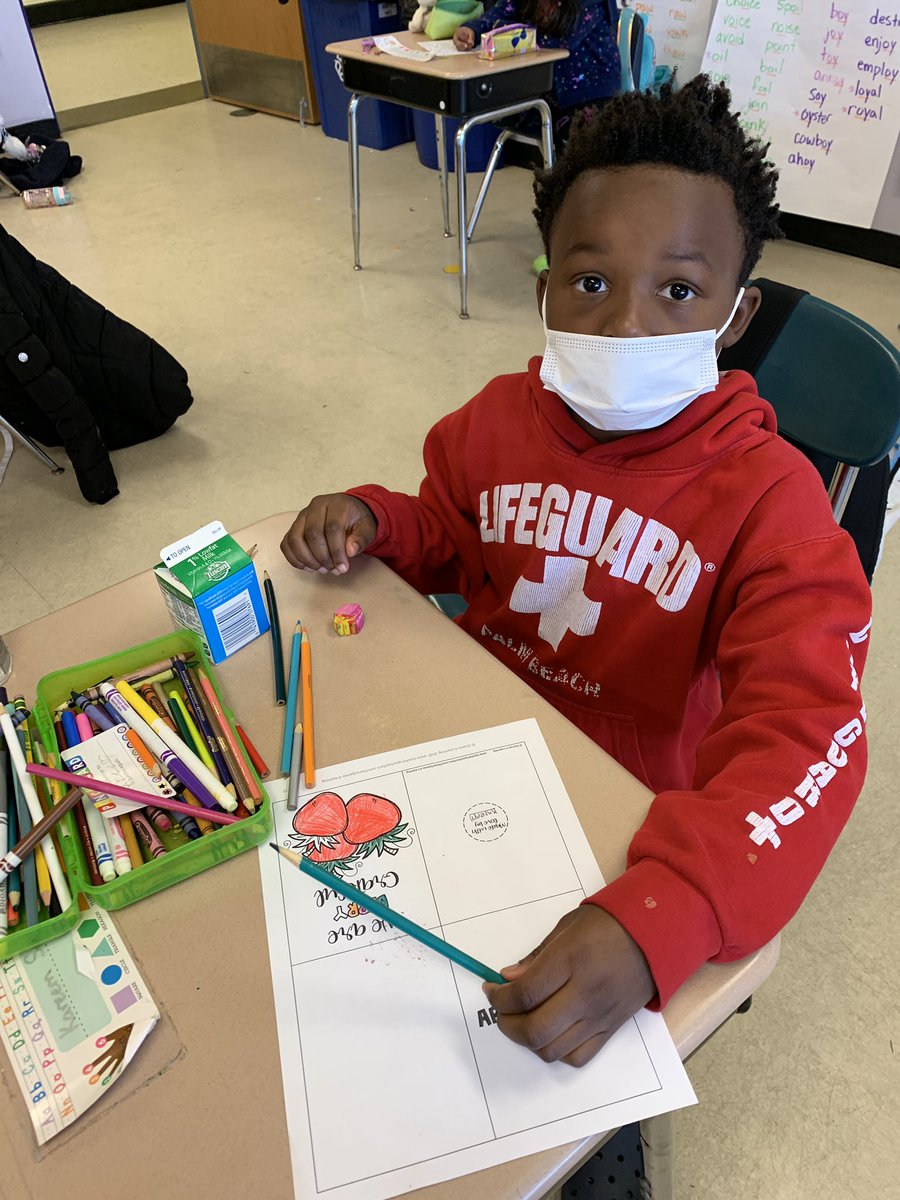 dmcdowell68's tweet photo. #HBStrong @HamptonBaysES @hbschools Today’s Art Lesson, How to say “Thank You”! Students in the Elementary School are getting ready to send a special “Thank You” to the Healthcare Heroes that will be at the Middle Schools Vaccination Center tomorrow. https://t.co/t8FJeFvogy
