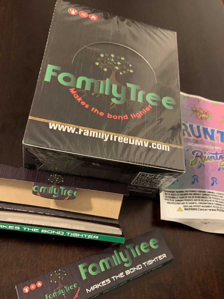 TBOOGIEfromDC's tweet photo. roll up wit Family Tree all natural unbleached hemp rolling papers, filter tips included in da booklet @familytreedmv @dmvtree #makesthebondtighter https://t.co/LUK5CK2mKy
