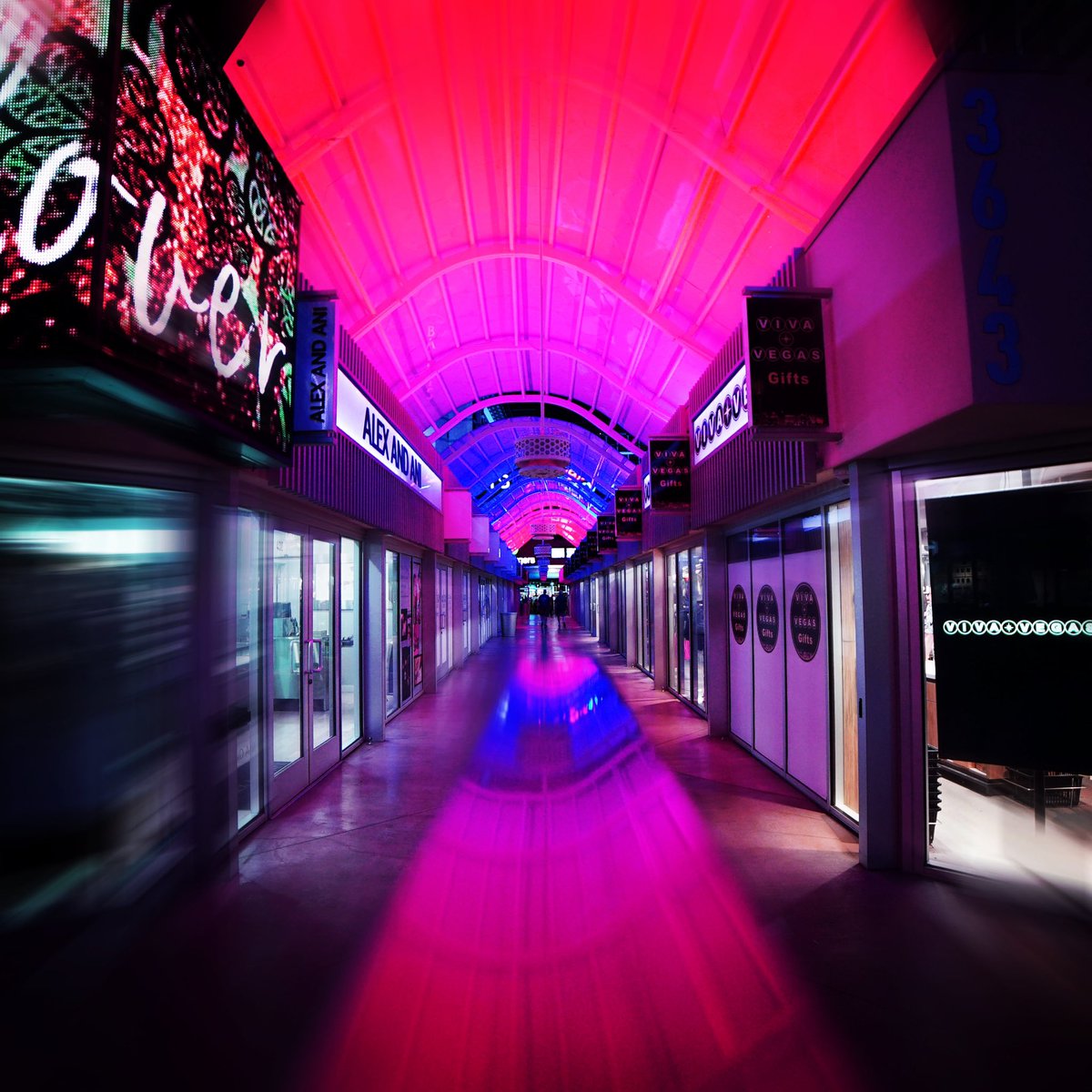 cayvzthemusic's tweet photo. Is this #synthwave aesthetic?  I took this in #Vegas near Bally’s.  Lots of bright colors in that area as you may imagine. 🤩 https://t.co/gk4UcrLszQ