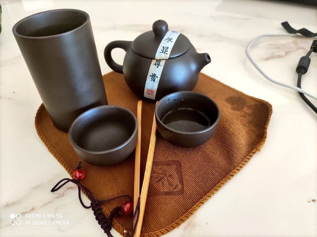 Цай уудаг даа...