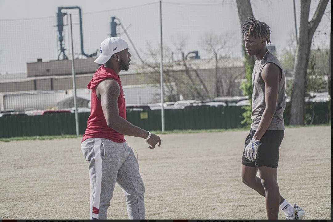 CoachNacarius's tweet image. “You gotta train and keep that killer mentality like you tryna gain that 1st offer. Never allow yourself to get comfortable because your opponent working Day in &amp;amp; Out” 💯 @ConyerC2 
#NeverSatisfied #SpringBreakGrind