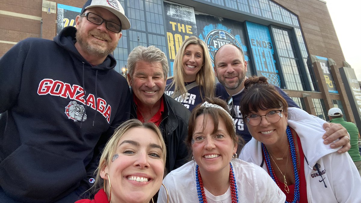 danismashwine's tweet photo. #finalfour #gozags @ZagMBB https://t.co/5XDbBLfcbB