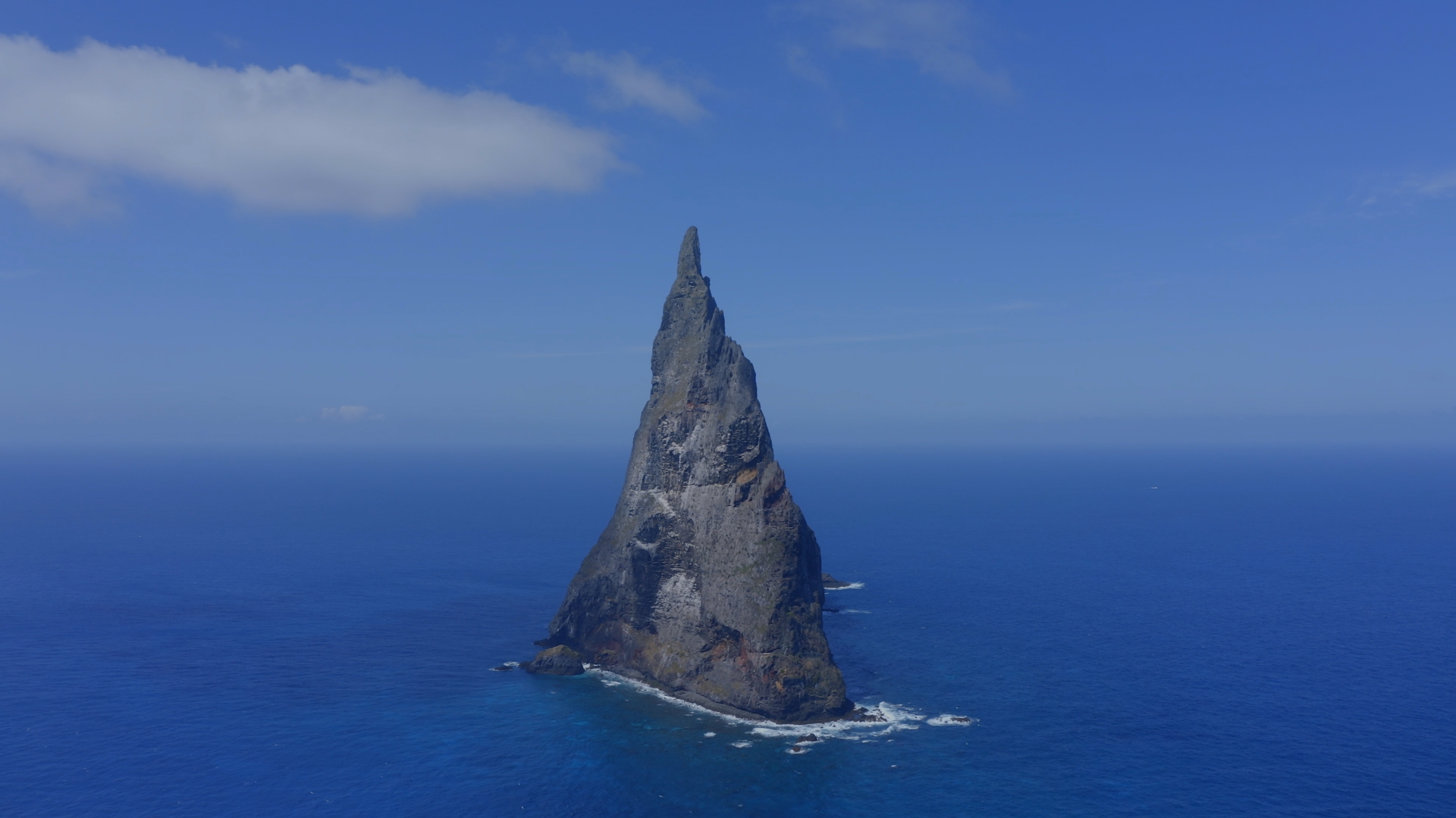 世界遺産 V Twitter オーストラリアの ロードハウ諸島 28の島々の中には こんな不思議な岩山も 発見者の名をとって ボールズ ピラミッド と呼ばれています