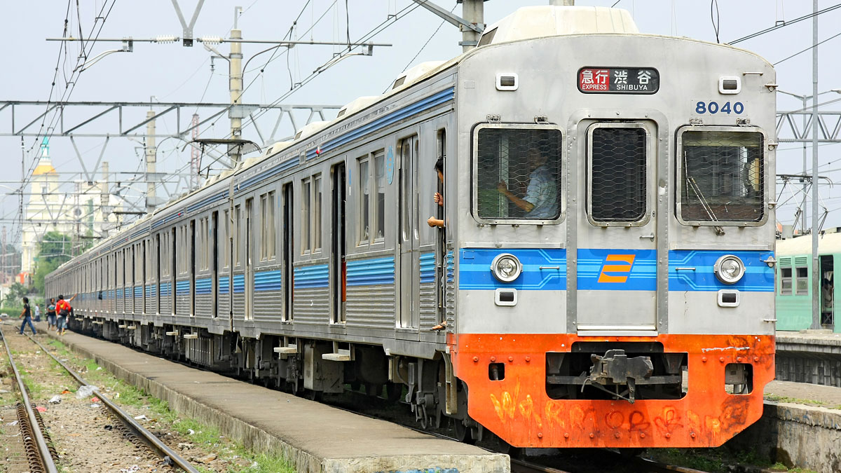 KAI Commuterの電車がついに前面の金網を外し始めたのは、インドネシア