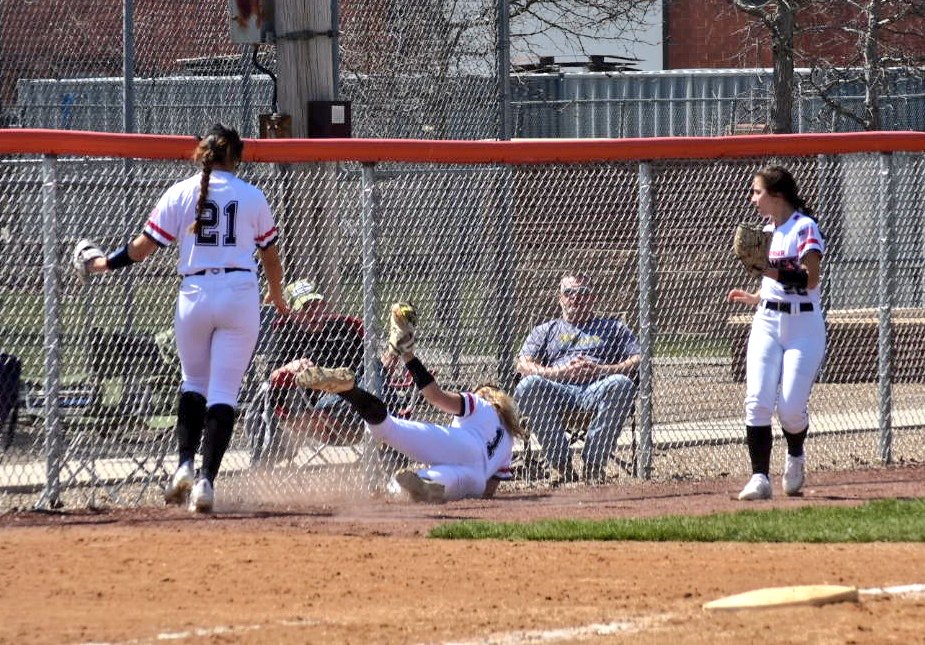 QuakesRussell's tweet photo. Most Valuable Monday 🥎
Committed 2021 @_haleykoch
Stunning weekend for #1 👏 
6 PO 🔥🚨
2 RBI's 🧨
Way to shine in the field and make those tough plays!  🌟 https://t.co/ybQswTmNE7