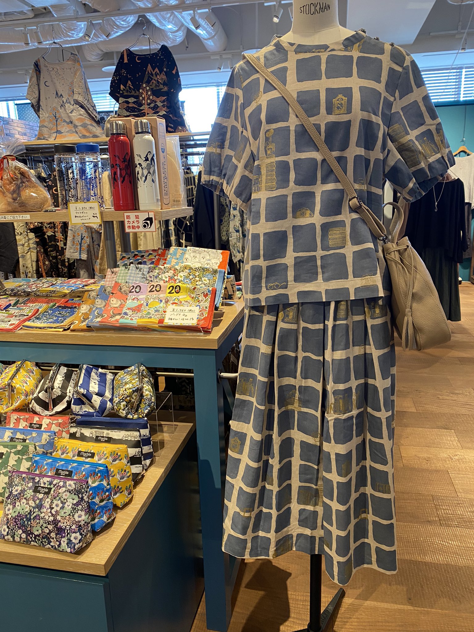 Marblesud 枚方t Site店 枚方tサイトといえばたくさんの本棚 マーブルシュッドでは本棚をイメージしたblockシリーズが人気です トップスとスカートと合わせてワンピース風にするのもおしゃれですね ワンピースタイプもございますので ぜひご覧