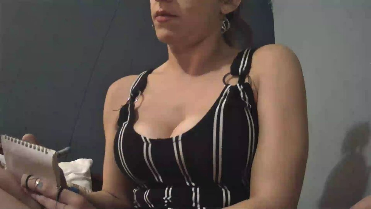 QueenDev22's tweet image. I'm online @MyFreeCams! #Queendev22 #dev  on n awesome come n see #onmfc MFC.im/QueenDev 💚