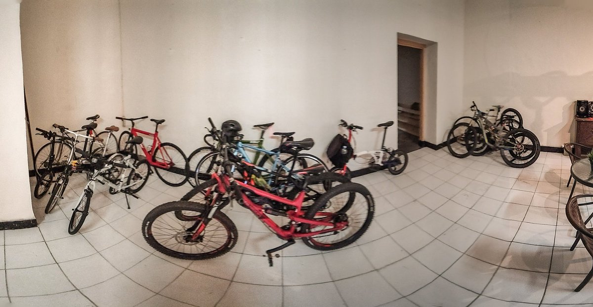 MZP3N's tweet image. klo kalean bersepeda ke @GarageHubMLG , parkir aja sepedanya didalam biar aman sentosa jaya abadi. #penogram