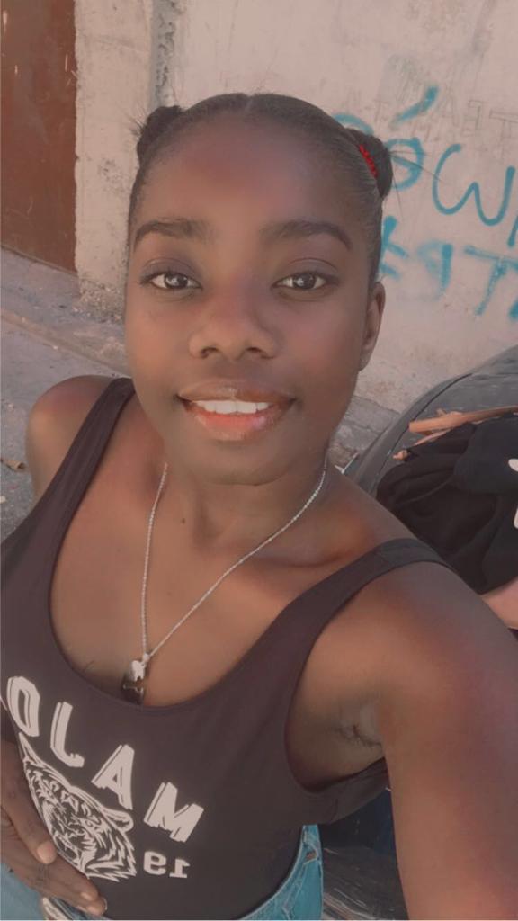 Cecoo509's tweet photo. Bonsoir @FabreNicolas509 ☺☺☺ https://t.co/ChLF9L2FIr