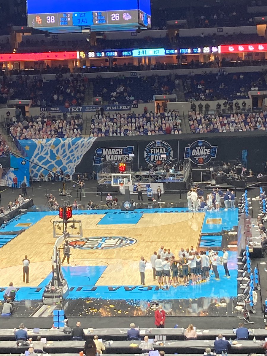 jbronkicks's tweet photo. Who u got tonight?  #FinalFour https://t.co/tTnBN4oI34