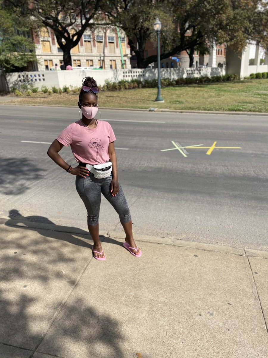 mishtomrs_'s tweet image. Y’all I really stood where JFK was shot today. The shit was surreal. Now that I have seen the angle that they “said” the shot came from, that man innocent but Ima drop the pic and go...#themathaintmathin