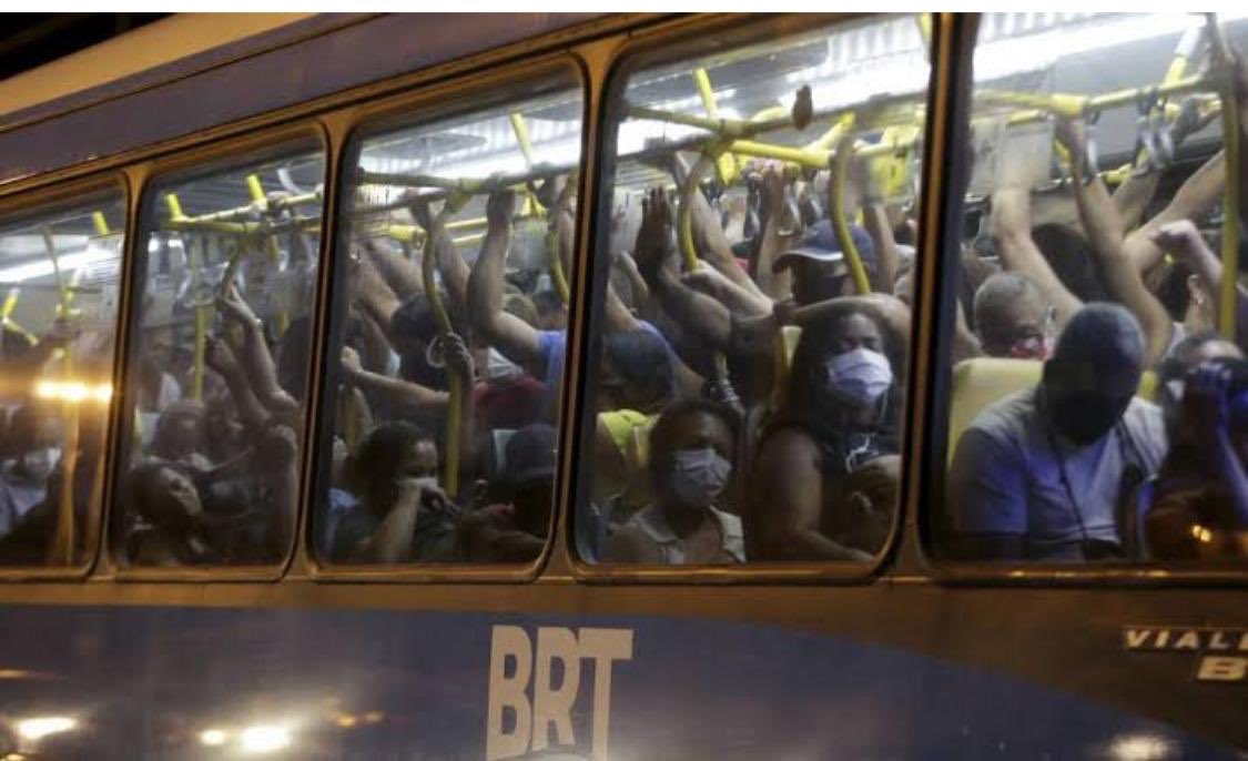 dilson_saude's tweet photo. Governadores e prefeitos fecham os olhos para essa situação!! Onde está o isolamento e distanciamento sociais? E a proibição de aglomeração? Muita hipocrisia neste país. https://t.co/Ybm45tKReT