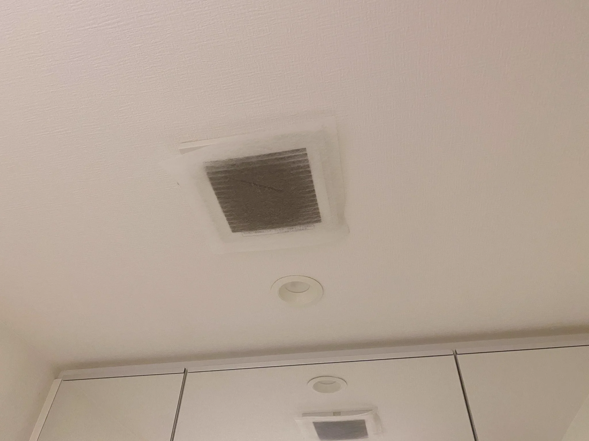 換気扇フィルターは必須？洗面所に貼っておくとかなり真っ黒になる！