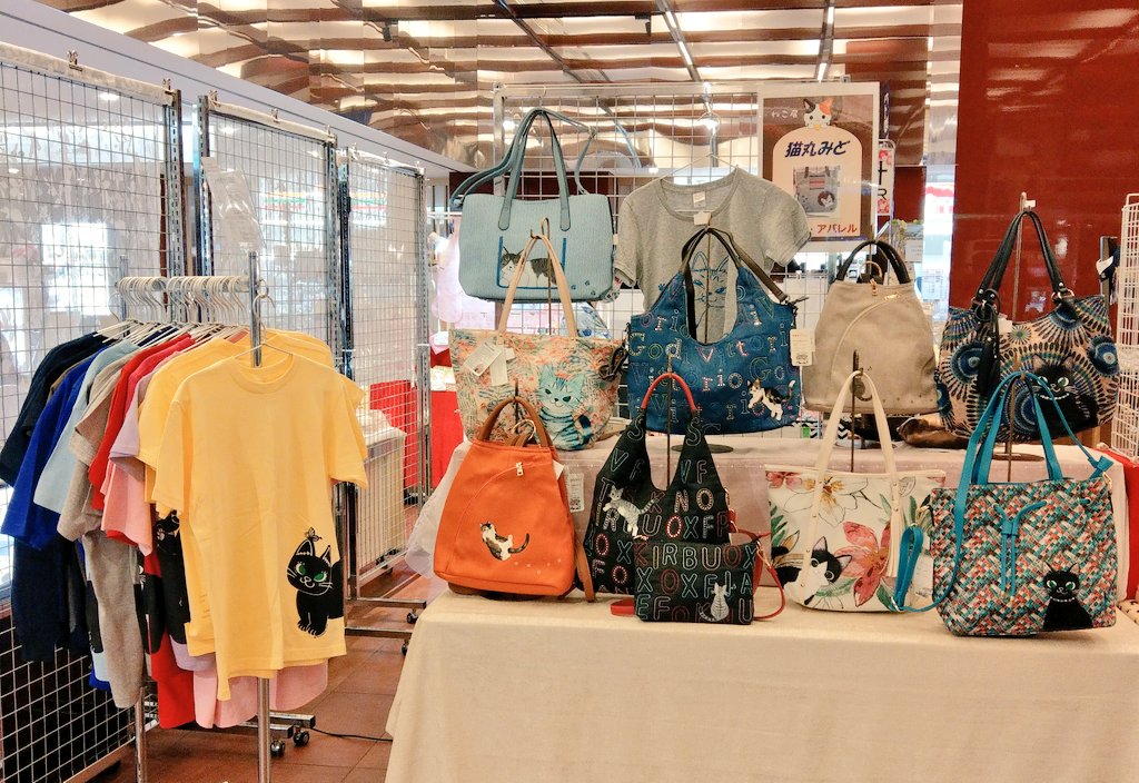 猫丸みど ８月２５日 ３１日 丸善日本橋店 １階イベントスペース Ginza歌舞伎座 地下２階にて ねこ展 開催中です ェ 猫 ねこ ネコ 猫グッズ 猫雑貨 手描きバッグ Ginza歌舞伎座 銀座 猫アート 猫好きさんと繋がりたい 猫tシャツ