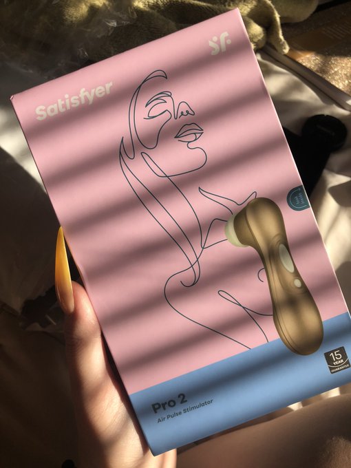 Ummm who sent dis 👀🤩 there was no note 🥺 https://t.co/fXeNTVwafI<a href="/tag/newnew"class="tags"><span>#newnew</span></a>