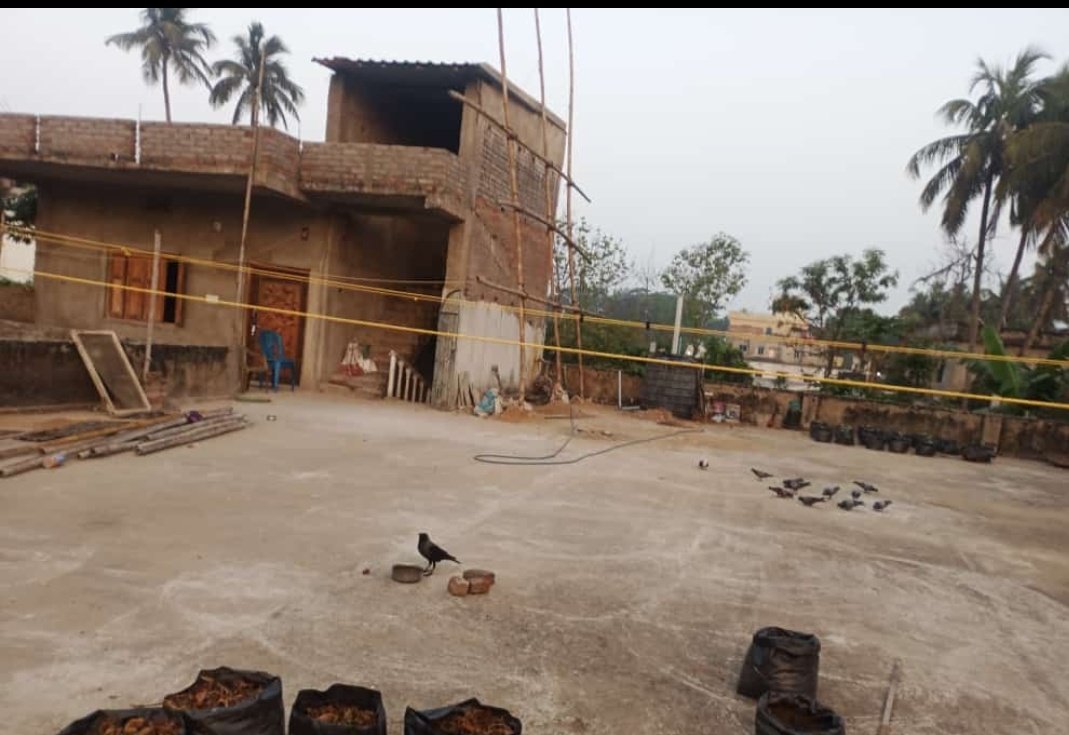 Asim_r_khuntia's tweet photo. ମନୁଷ୍ୟ ତୁ ବଡମହାନରେ ପଶୁ ପକ୍ଷୀ ଙ୍କୁ ଖାଦ୍ୟ ପାନୀୟ ଦେଇ ପୂଣ୍ୟ ଅର୍ଜନ କରୁ
#save_animal
#save_bird https://t.co/Yn3WkJr5Pa