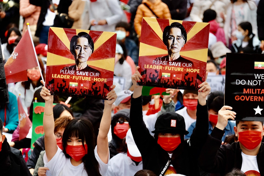 The Myanmar junta may have calculated that it could get away with the coup because Aung San Suu Kyi had so discredited herself by defending the military's atrocities against the Rohingya but the Myanmar people's commitment to democracy is deeper than that. foreignpolicy.com/2021/04/01/amn…