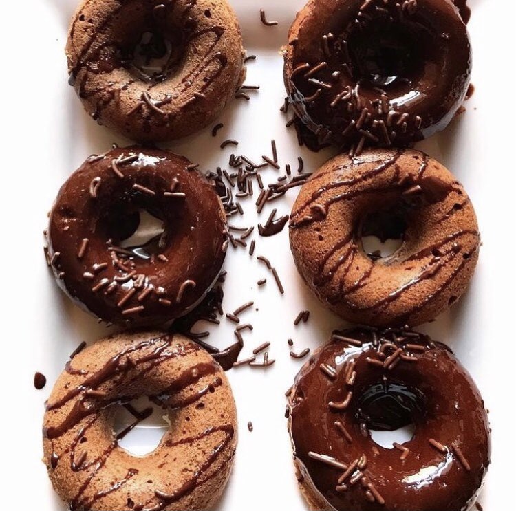 KeeneCreations's tweet image. Made a batch of chocolate donuts. #springbaking #springcooking #springbakingchampionship