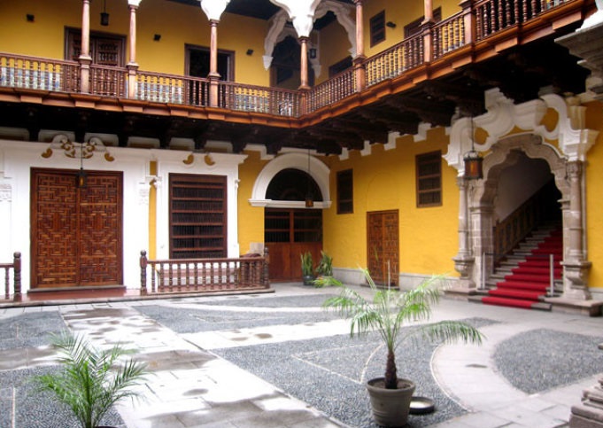 We're visiting the Palacio de Torre Tagle (Torre Tagle Palace) in Lima, Peru this evening, the home of the Peruvian Ministry of Foreign Affairs. It was commissioned in either 1715 or 1730 (I guess there's some disagreement as to the year) to be the home of the then treasurer.....