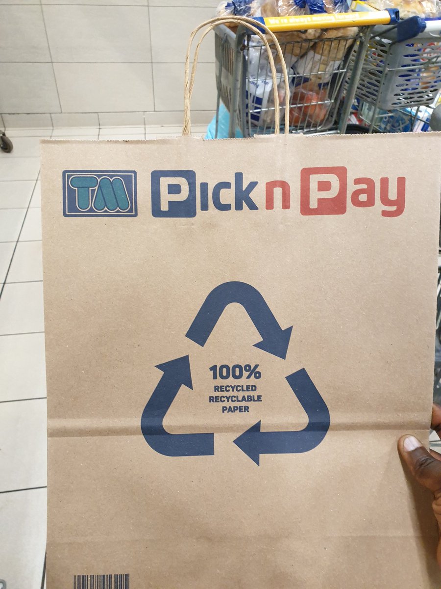 MatopeNigell's tweet photo. I saw this in Pick'n'Pay and applauded. Finally the cooperate giants are taking initiative against waste pollution. This taxi bag is not only environmentally friendly but made from recycled material too. 
#create4climate 

@EnnieChipembere https://t.co/xnCFuvzajz