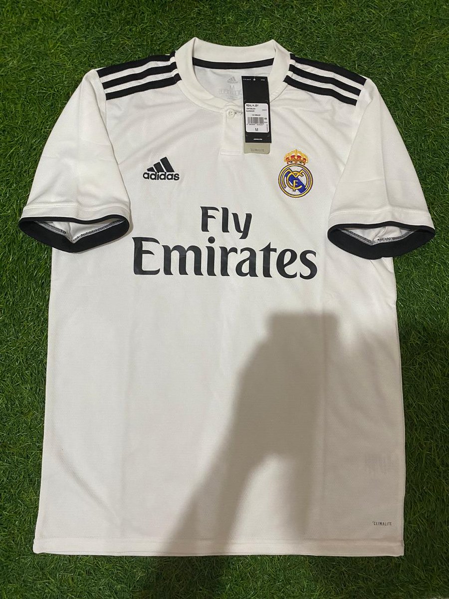 Real Madrid Home 18-19 
Size S M L XL 
ORIGINAL 
BNIB
Rp.295.000