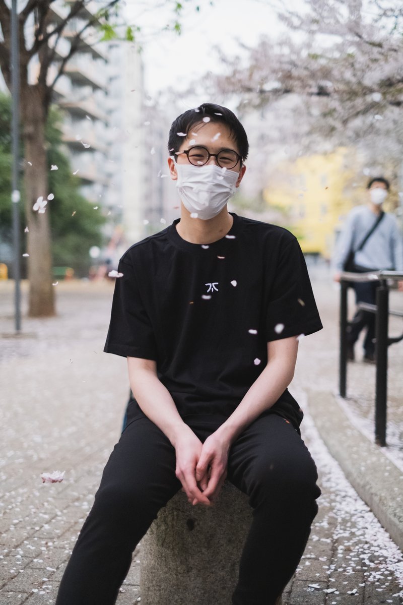 東京近辺はもうほとんど葉桜になっちゃいましたね😢
なごりおしいので、桜吹雪置いときますね（ｽｯ

#花見 #FUTAROKU #alwaysfnatic 

futaroku.gg/collections/fn…