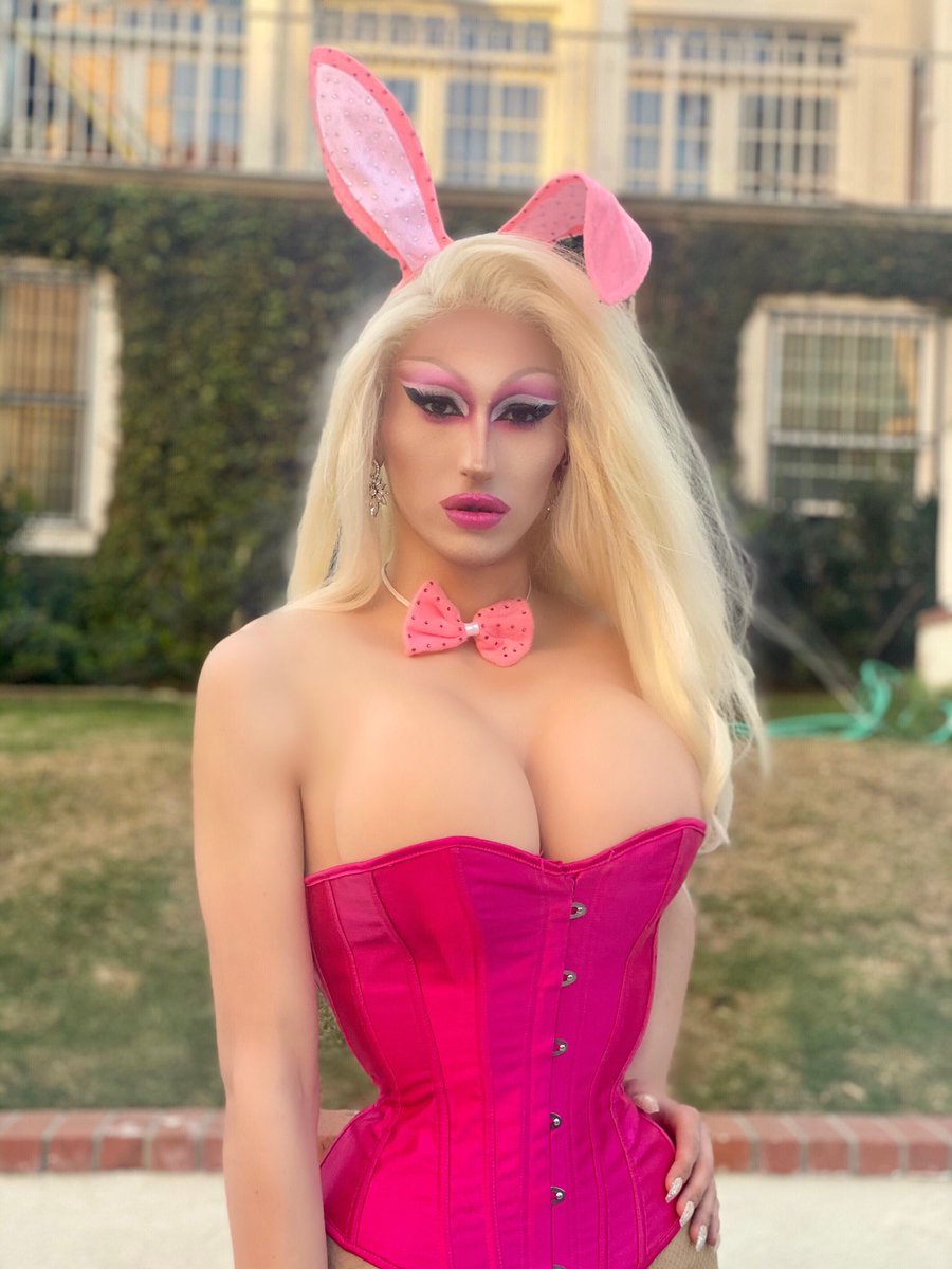 theonlybibble's tweet image. 💖🥚Guess where she’s hiding her Easter eggs 🥚💖
.
.
.
#bibble #thebibbleverse #drag #dragqueen #dragqueens  #rupaulsdragrace #dragrace #dragmakeup  #model #makeup #mua #cosmetics  #morphe #anastasiabeverlyhills #trixiecosmetics #hauslabs #kimchichicbeauty #sucklessfaceandbody