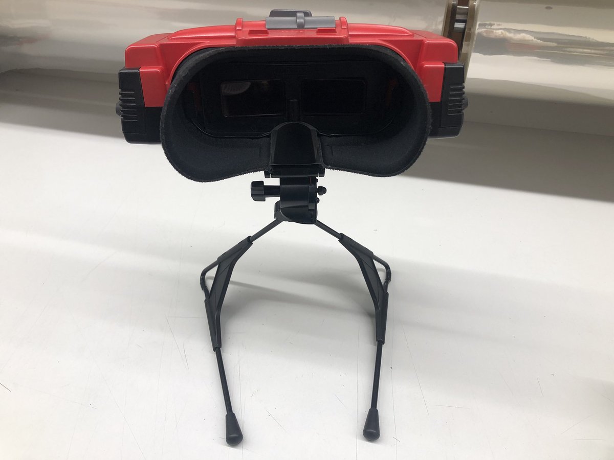 Hardoff1stSt's tweet photo. Nintendo VUE-001 バーチャルボーイ入荷です！

ゲームはもちろん！お部屋に飾ってお友だちにマウントを取るにも最適です！

一度覗いてみたくなっちゃいますよね！
#ハードオフ　#本厚木　#バーチャルボーイ  #レトロコンシューマー愛好会 https://t.co/3ti5dhDwGR