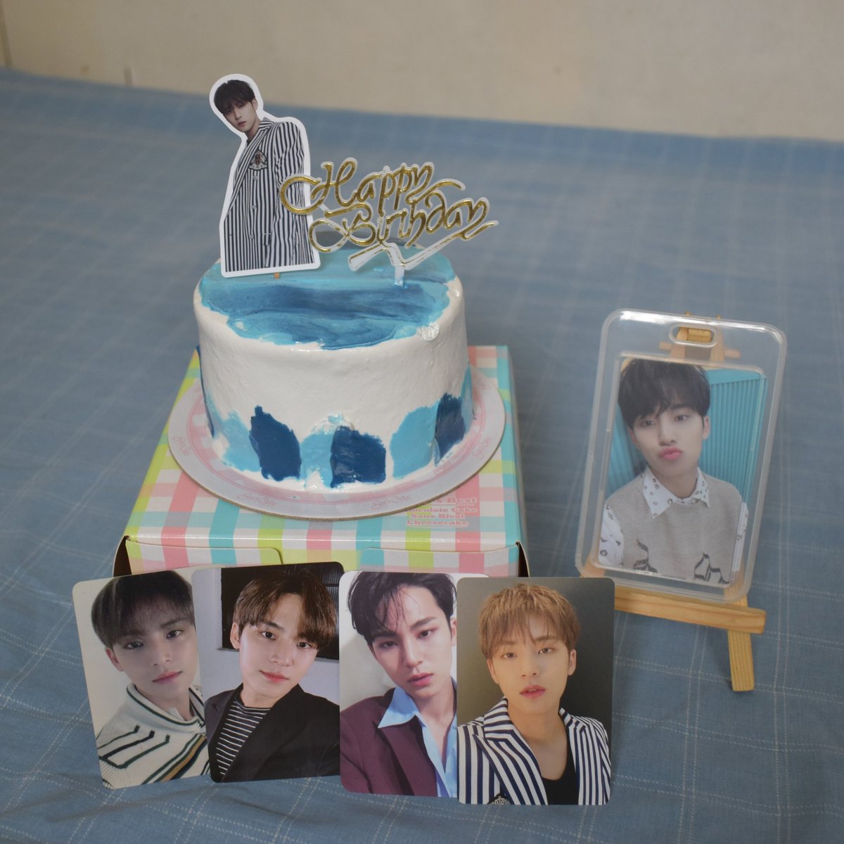 allurekmg's tweet photo. cw // food 

happy birthday mingyu! ilysm 🤍 

#내사랭_민규_생일축하해한다는거야 
#AlwaysBeWithMingyu https://t.co/yB3U1zD77U