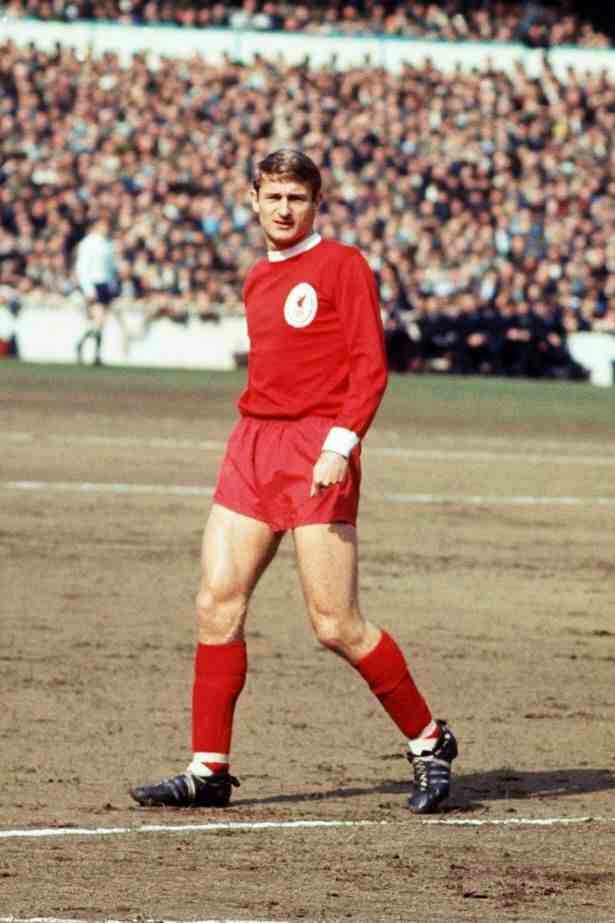 That massive badge. That tremendous strip. That magnificent Footballer. Sir Roger Hunt in his prime. #legend #Liverpool #LFC #RogerHunt #worldcupwinner 👊❤👊⚽⚽⚽⚽⚽⚽