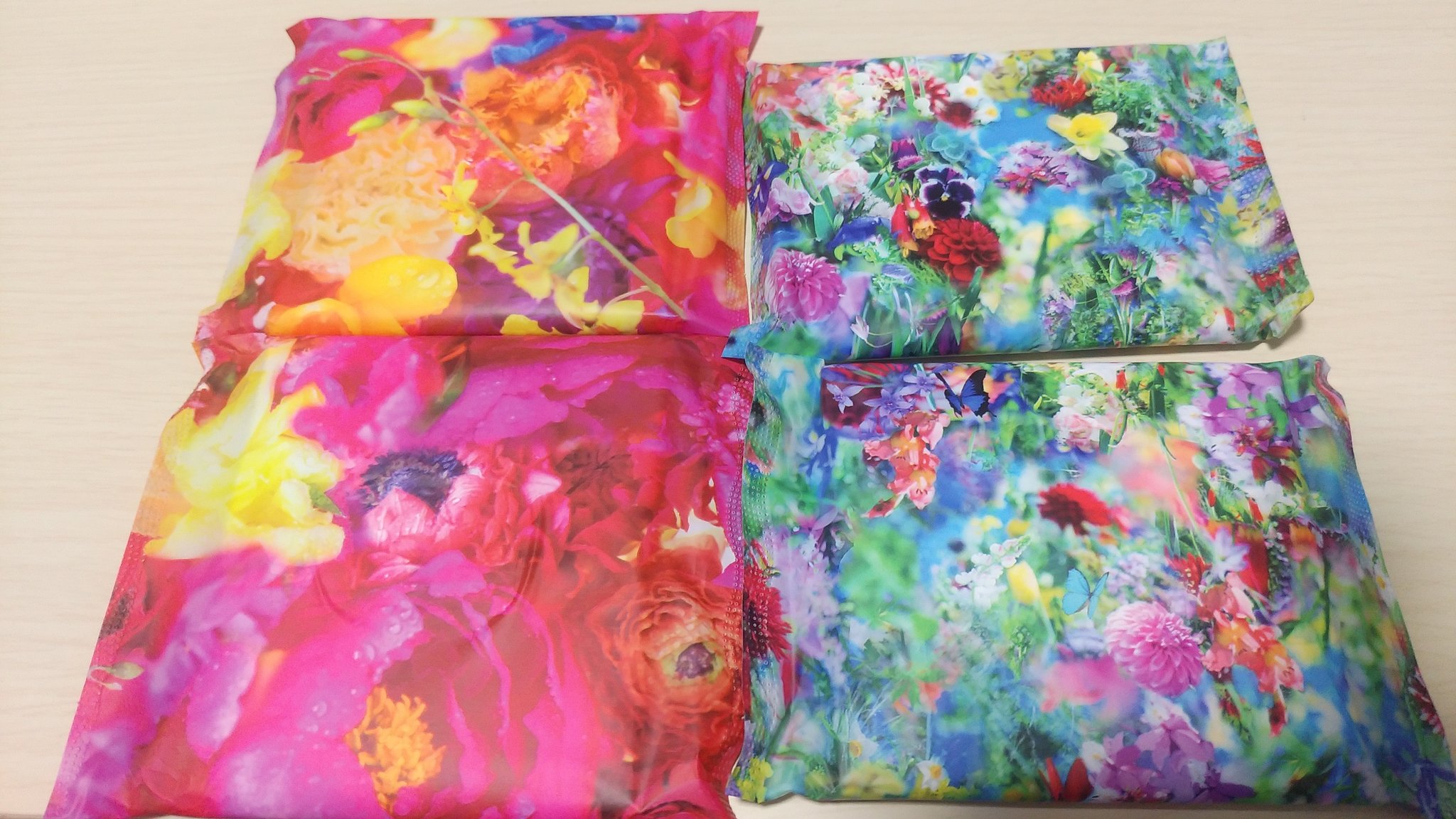 Nana Twitter पर 蜷川実花さんのコラボナプキン 発売前だけどお店に一部売ってた 可愛いー キスマイto Y2のお衣装でも凄く綺麗だったな T Co 8nebnpikp3 Twitter