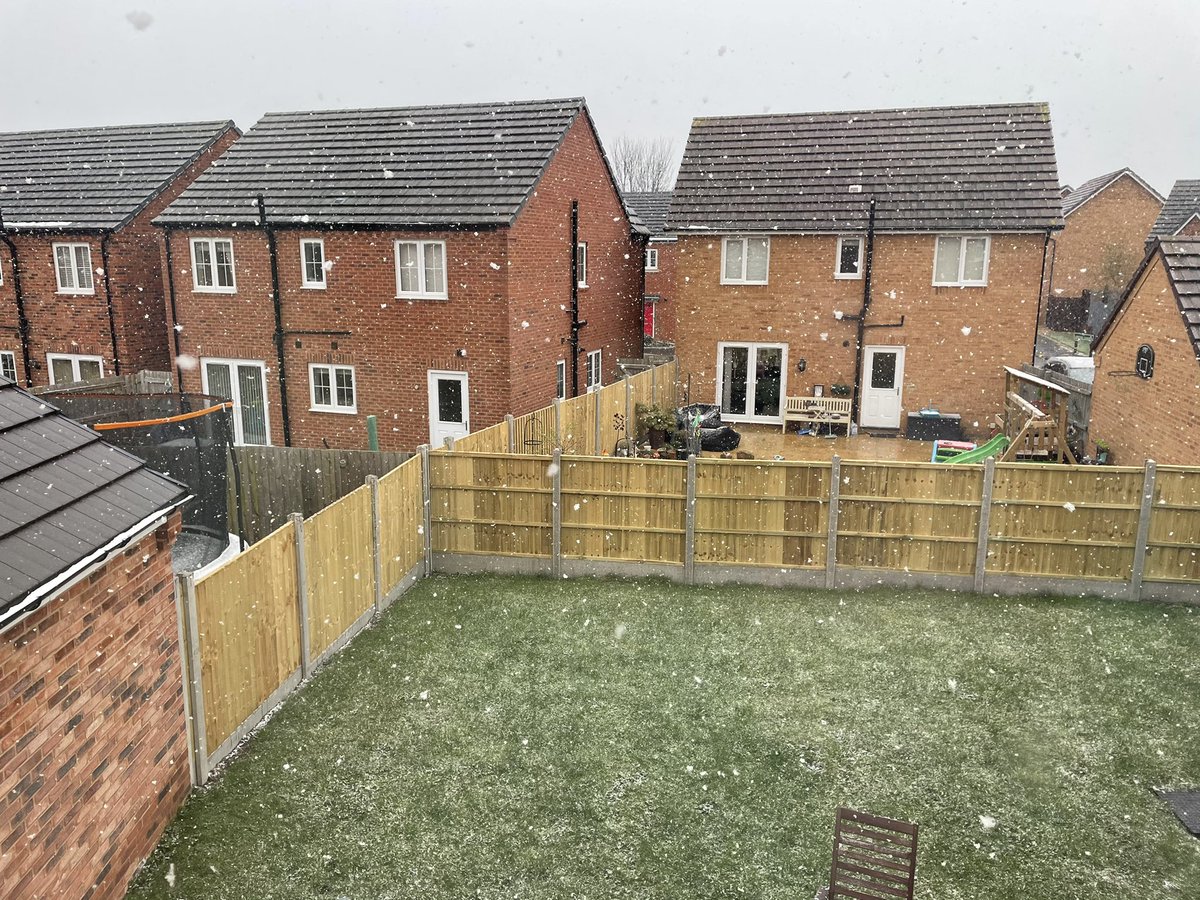 amanda_skingle's tweet image. Interesting weather today. Set out for a pre-teaching run in sunshine. Came back in snow #spring #bitchilly #springruns
