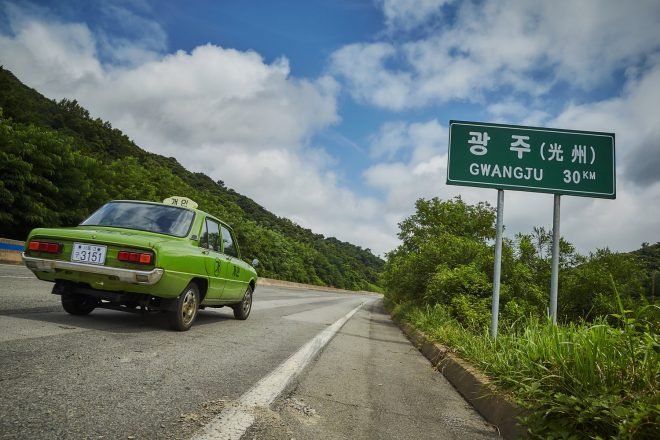 A Taxi Driver (2017) - Coréen/AnglaisJang HoonFilm qui se déroule en 1980 pendant les révoltes à Gwangju contre la dictature sud-coréenne. Mélange l'histoire vraie (celle d'un taxi) et la fiction (de l'action et des courses-poursuites).