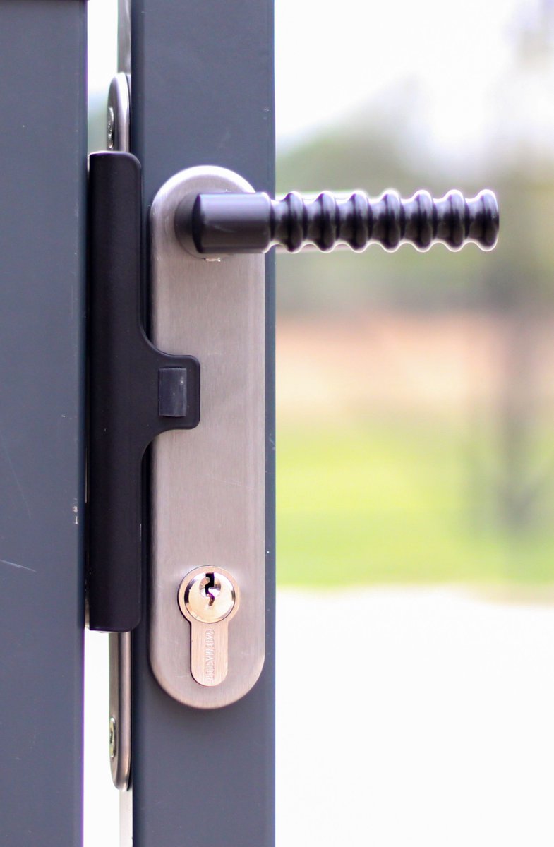 GatemasterLocks's tweet image. Our keep for our newest lock, the ML4 mortice lock, is equipped with a rubber slammer for a quiet and comfortable closing 😌 

Find the full mortice lock kit here 👉 buff.ly/3qPhDDu

#GateLocks #HardwareForGates #UKManufacturing #UKmfg #EngineeringUK