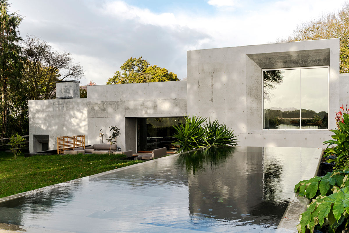 concretecentre's tweet photo. Adrian Corrigall’s Concrete House divided opinion when it appeared on #granddesigns. But 2 years on, it looks like an amazing place to live. #CQSpring explores the groundbreaking concrete technologies that turned dream to reality. https://t.co/n3L6hKKnZd https://t.co/nb0GjICbIp