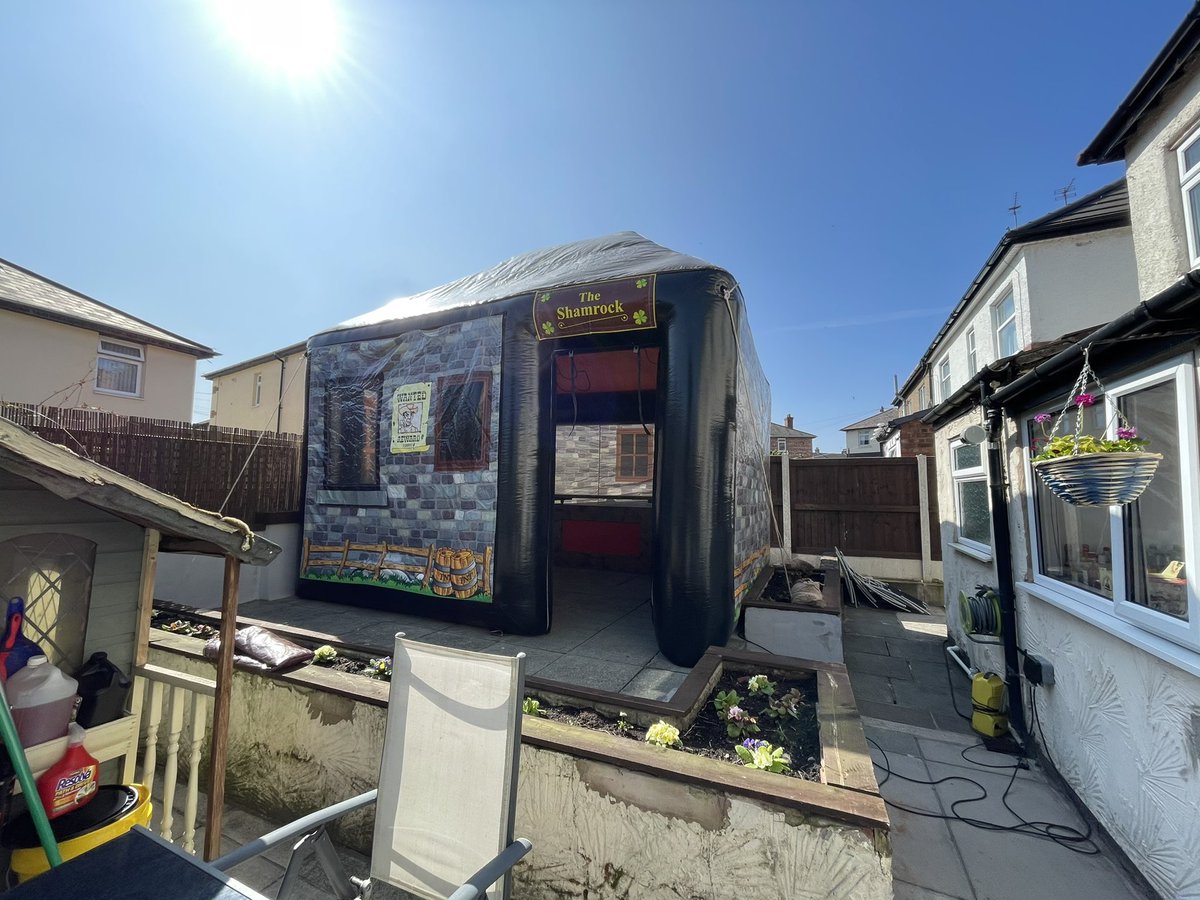 TFlatable's tweet image. Busy Easter weekend drawn to a close. More happy customers.... we can’t wait for summer!! #summer #sun #easter #pub #inflatable #party #surprise #birthday #beer #gardenparty