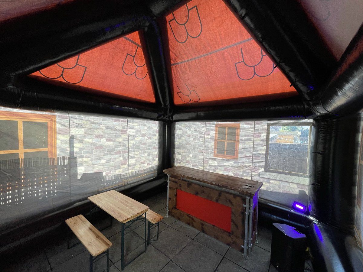 TFlatable's tweet image. Busy Easter weekend drawn to a close. More happy customers.... we can’t wait for summer!! #summer #sun #easter #pub #inflatable #party #surprise #birthday #beer #gardenparty