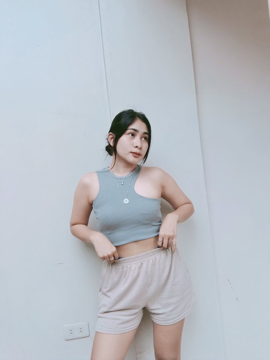 RiciaM_'s tweet image. Basic comfy outfit🖤

#basicoutfit #basicstyle