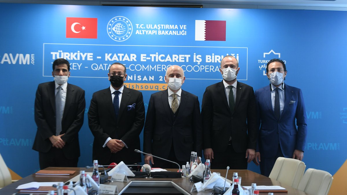 Türkiye ve #Katar arasındaki köklü dostluk, kardeşlik ve iş birliği bağları hem ülkelerimiz adına hem de bölgemizin istikrarı açısından oldukça değerli ve önemli.

Türkiye-Katar “Turkish Souq” e-İhracat Platformu Global Lansmanı ülkelerimiz açısından hayırlı olsun.🇹🇷🇶🇦
