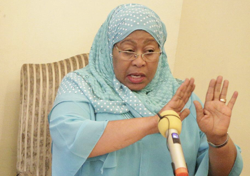 MwananchiNews's tweet photo. “Ninakusudia kuunda kamati ya wataalamu waliangalie suala la corona kwa upana halafu watushauri serikali, watupe upeo wa tatizo hili lilivyo na hayo yanayopendekezwa na ulimwengu, hatuwezi kujitenga kama kisiwa na hatuwezi kupokea yanayoletwa bila kufanya utafiti,” –@SuluhuSamia https://t.co/k8EGd99HKd