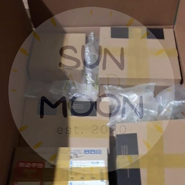 sunandmoonmerch's tweet photo. #SUNMOON_UPDATES

BOX 1 will be shipped out tomorrow thru Goldstar.. ETA if no.delays est 2 to 3 weeks.. Thank you for patiently waiting 😭😭 https://t.co/dcpRpXi8tf
