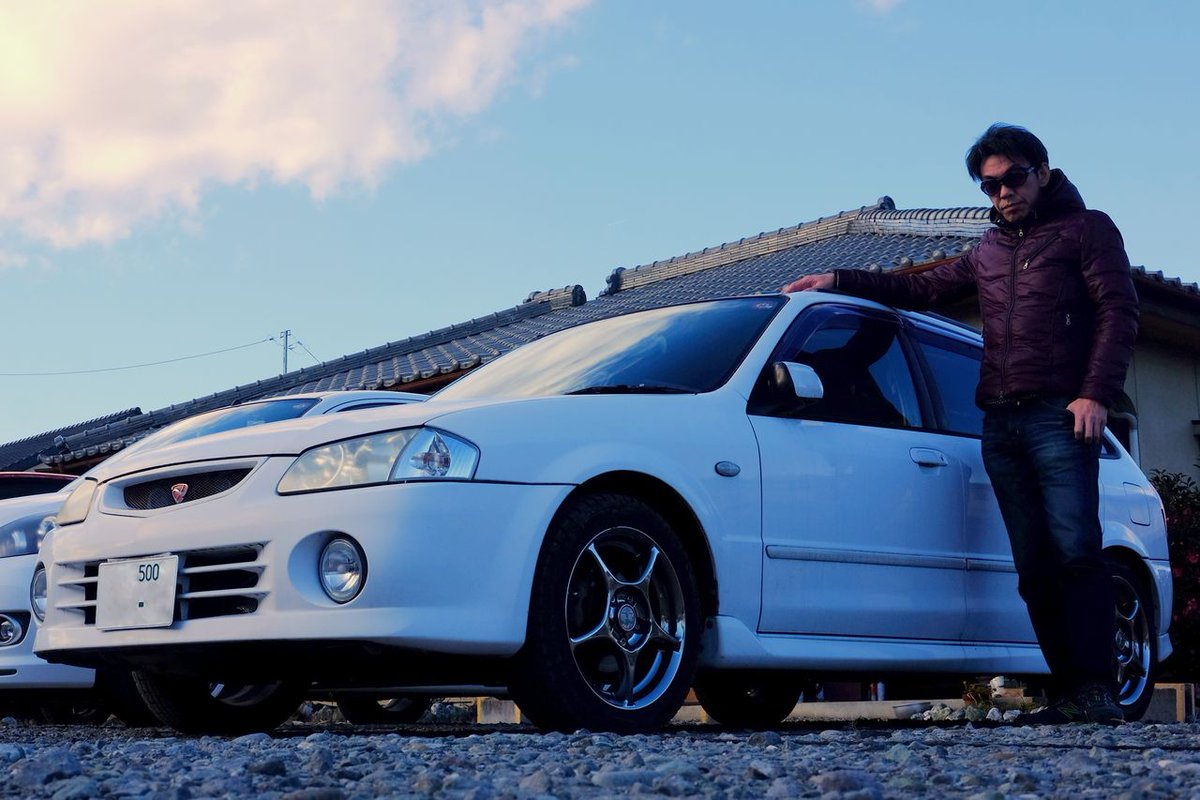 sunimaru0's tweet photo. @Mazda_PR 先月購入から21年目を迎え、10回目の車検を終えたばかり♪
運転が楽しい大好きなクルマ、まだ乗りますよ😃

画像1枚目は19年前の箱根オフ会で、J'sTipoだったかな？に掲載された写真♪

#白の日 
#愛車 #車好き
#マツダ #MAZDA 
#ファミリアSワゴン #Familia #SWagon #SPORT20 #スポルト20
#Rays #TE37 https://t.co/LFzi6VmzOm
