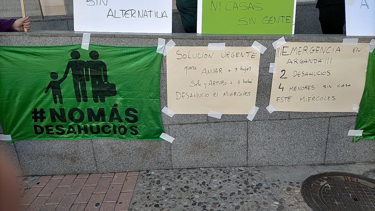 PAH_Arganda's tweet image. Emergencia habitacional #Arganda @Arganda_Ayto @GuillermoHita @JaviRodriguezG  mañana 7 de abril 2 desahucios, 4 menores uno de ellos recién nacido se quedarán en la calle #NoMasDesahucios
