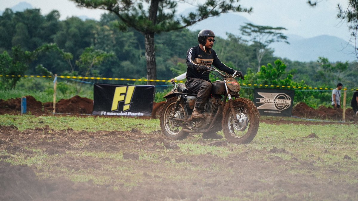 EAST HOOD tweet media