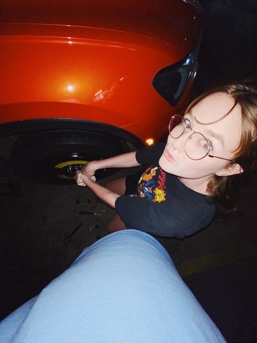 cassidyypowell_'s tweet photo. yeah we know how to change a tire 😎🚗 https://t.co/LOOXoAuhn3