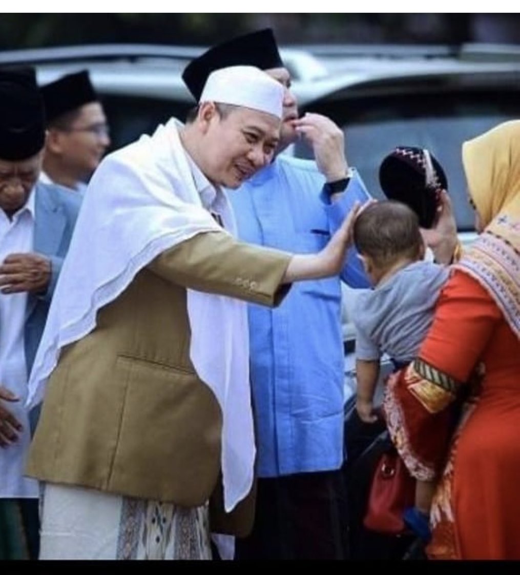 cakimiNOW's tweet photo. Hanya iman di dada, yang membuatku mampu selalu tabah menghadapi..
Selamat jalan Kyai Uci
Yang kutakut itu kenapa yang baik dipanggil duluan, akan terjadi apakah..
Innalillahi wainna ilaihy rojiuun..
Alfatihah https://t.co/eARrXqygKU