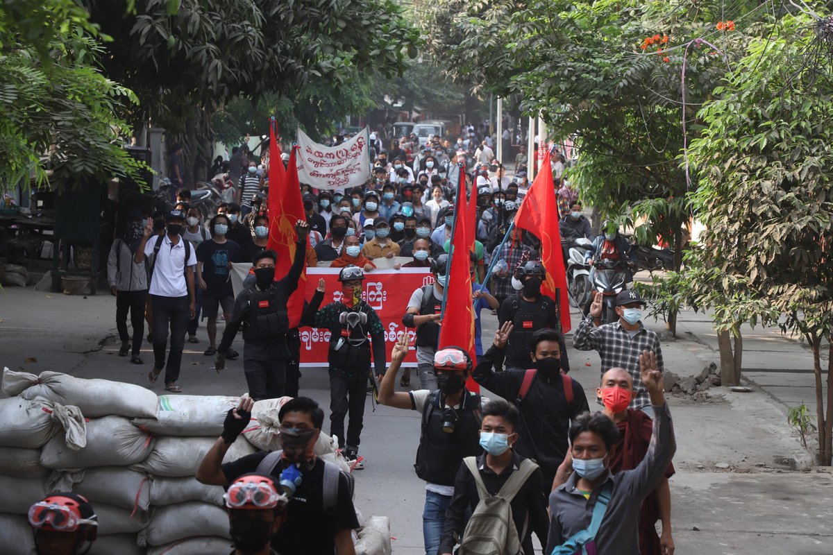 Myanmar_Now_Eng's tweet photo. Protesters in Mandalay continued to take to the streets on Tuesday amid ongoing brutal crackdowns by the junta's troops on pro-democracy rallies in the city and nationwide. #WhatsHappeninglnMyanmar https://t.co/VroxSlnSiM