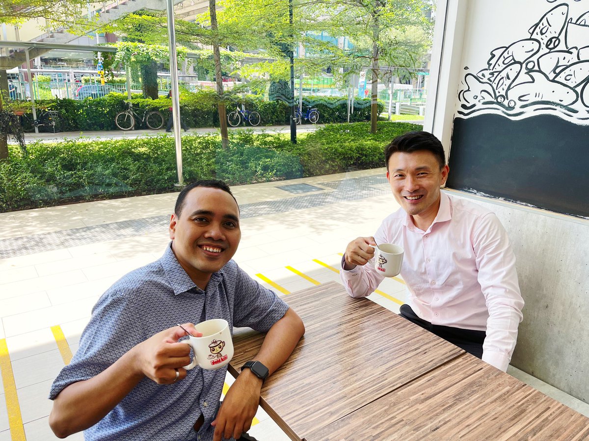 YamKeng's tweet image. Caught up with Zhul when I visited Keat Hong to discuss how we could improve a traffic crossing outside the CC.  He also raised various connectivity-related issues so that it is more convenient for his residents to get around. 

#gettingtoknow #newcolleague