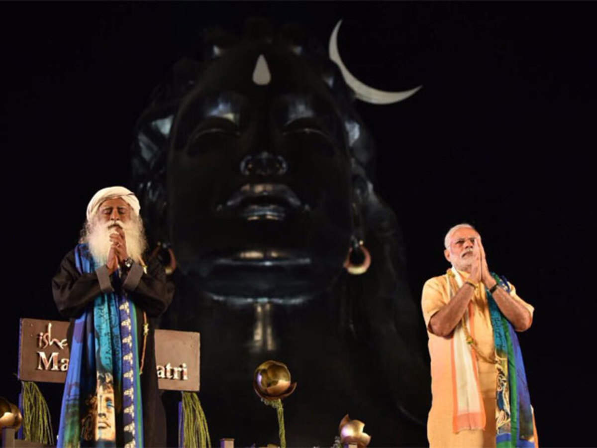 StringReveals's tweet photo. Views of @SadhguruJV:
🔸Ban cow slaughter
🔸Free Temples
🔸Said Muslim Rule in India far worse than British
🔸Supported Surgical Strike, GST, CAA
🔸Said leftists aiding militancy &amp; suggested Kanhaiya &amp; Umar be jailed

Now some Hindus r judging him after watching a doctored clip😔 https://t.co/G54GJQepom