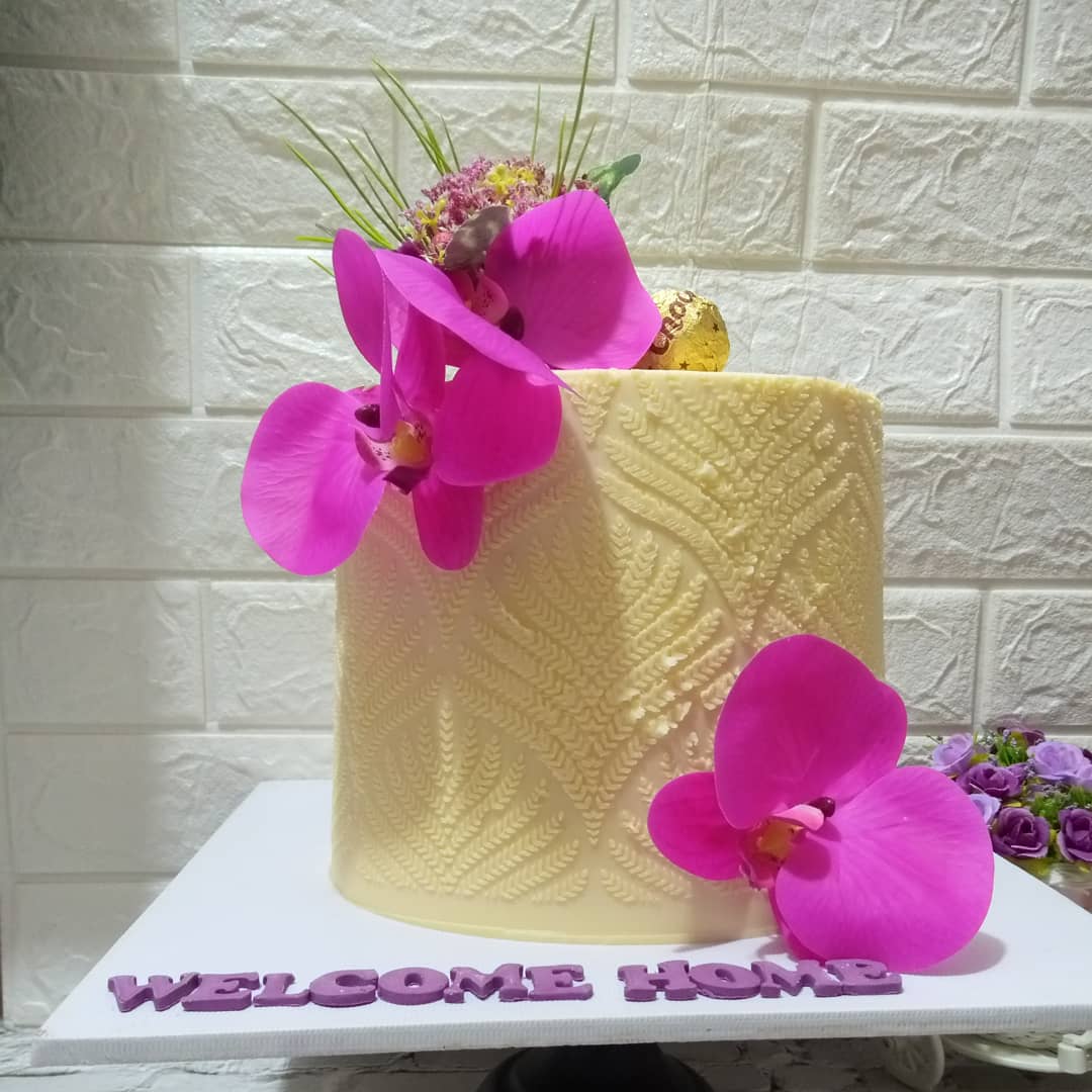 cakesbyruthieee's tweet photo. We all love pretty things!! This design is here to stay #repeatdesign Pls kindly RT 🙏🏾🙏 https://t.co/cUBasSBSRt
